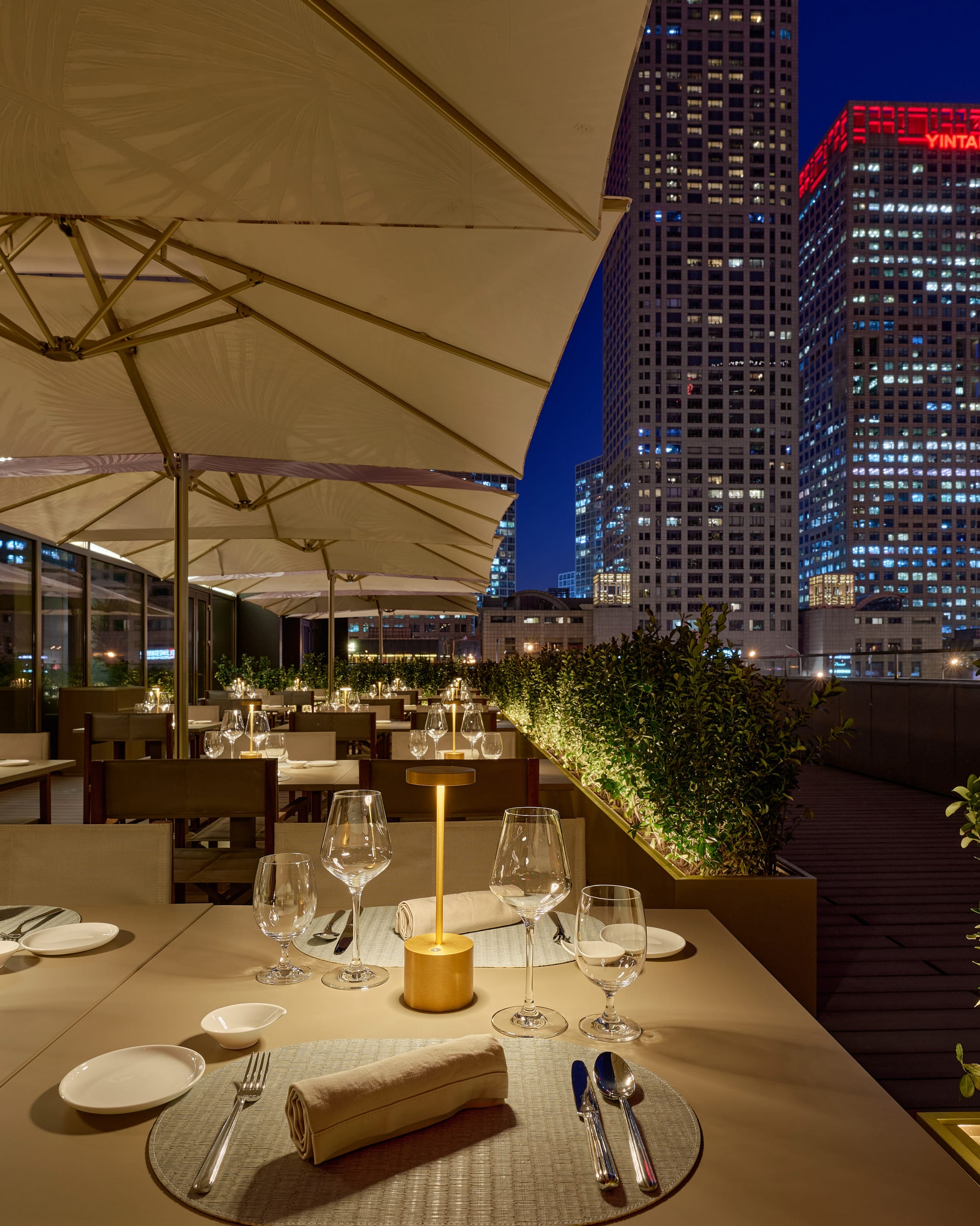 Armani_Caffe_Beijing_Terrace_At_Night