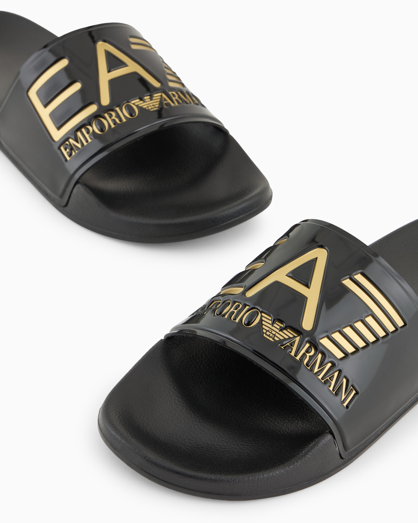 Claquettes avec grand logo Diapositive 1
