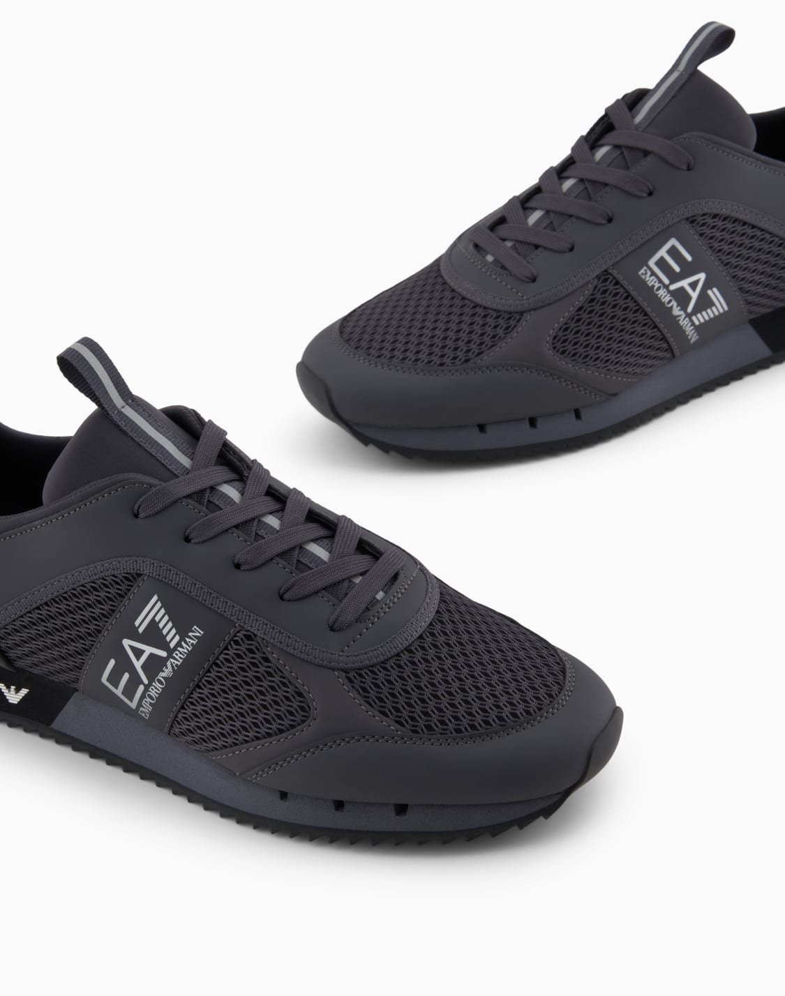 black-and-white-carbon-sneakers-grey--ea7