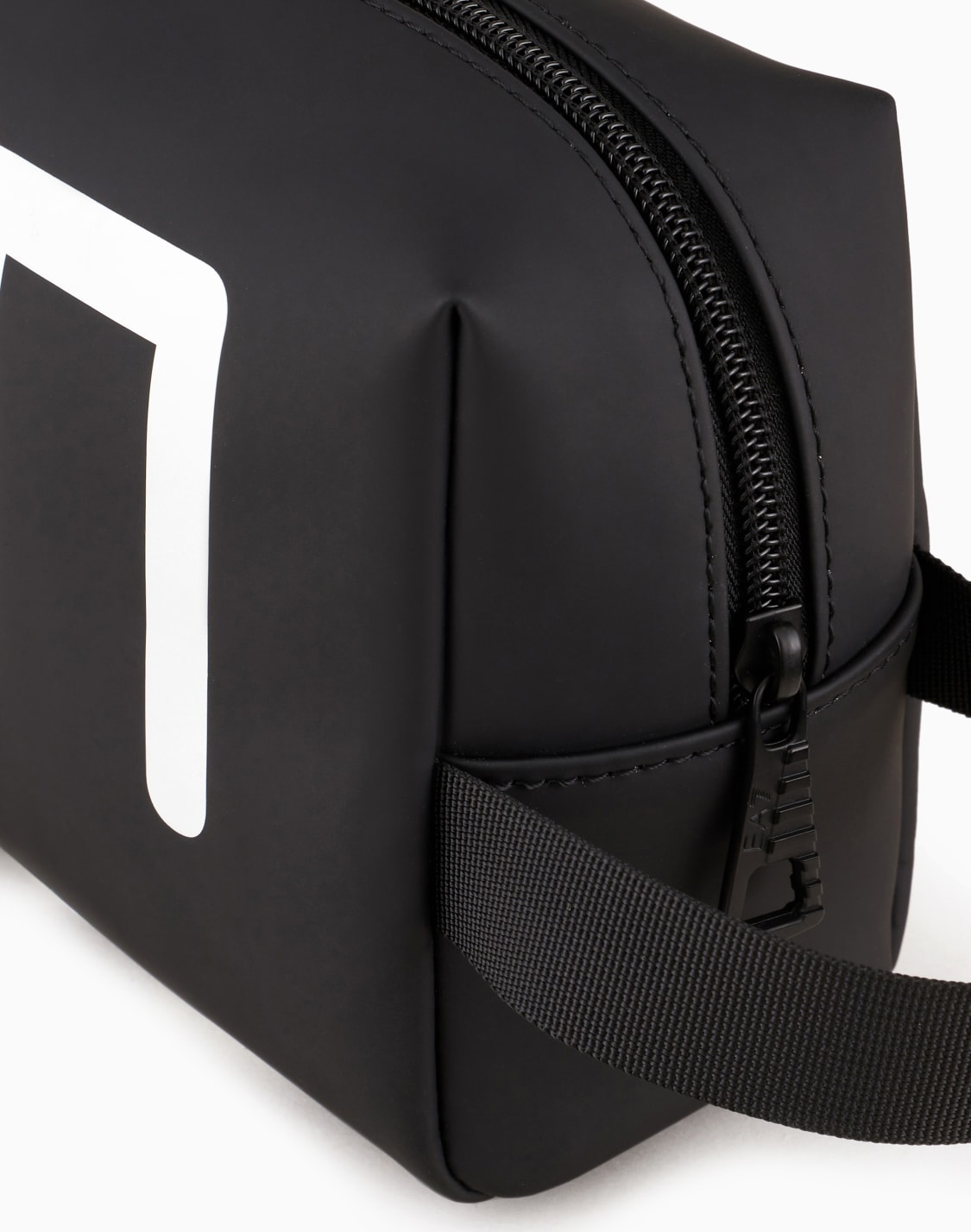 washbag-with-oversized-logo-black--ea7