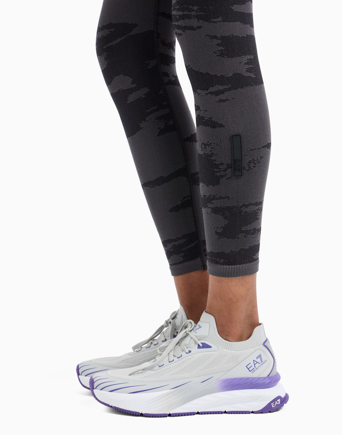 urban-escape-stretch-technical-fabric-leggings-black--ea7