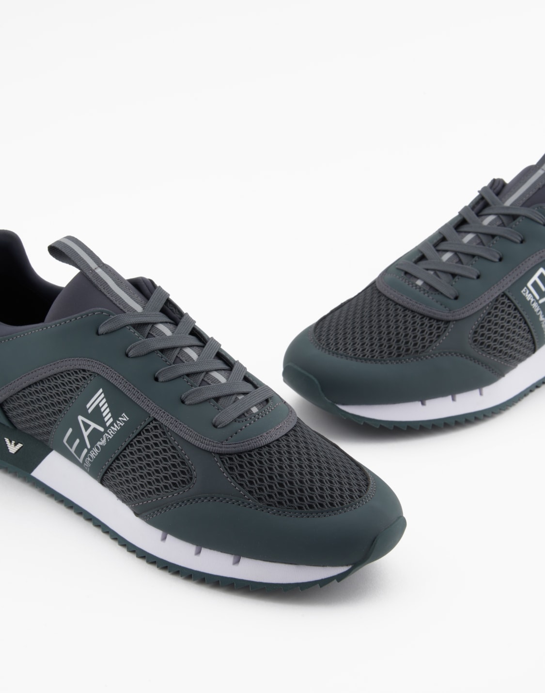 black-and-white-carbon-sneakers-blue--ea7