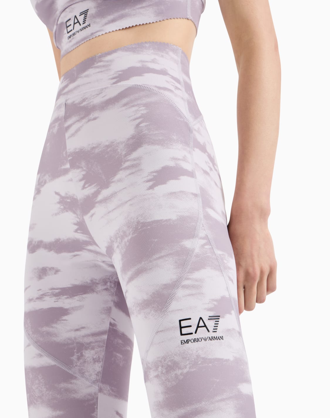 dynamic-athlete-leggings-in-vigor7-technical-fabric-patterned--ea7