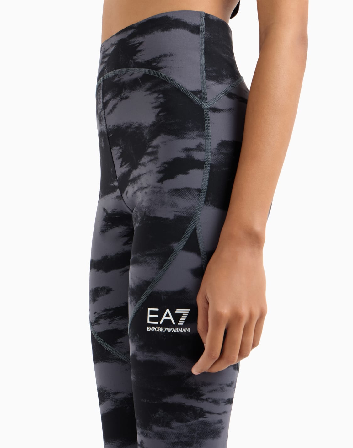 dynamic-athlete-leggings-in-vigor7-technical-fabric-black--ea7